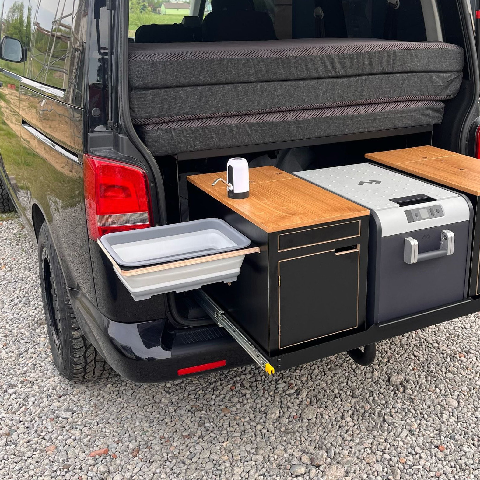 Przenośna kuchnia do samochodu